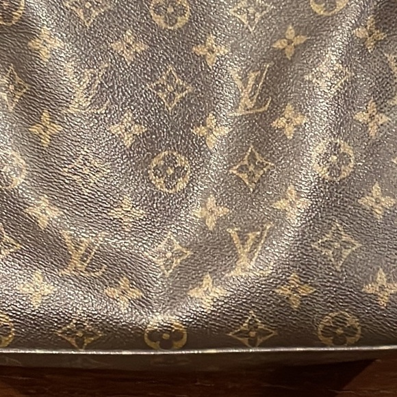 Louis Vuitton Women’s Monogram Looping Shoulder Bag - Picture 4 of 11